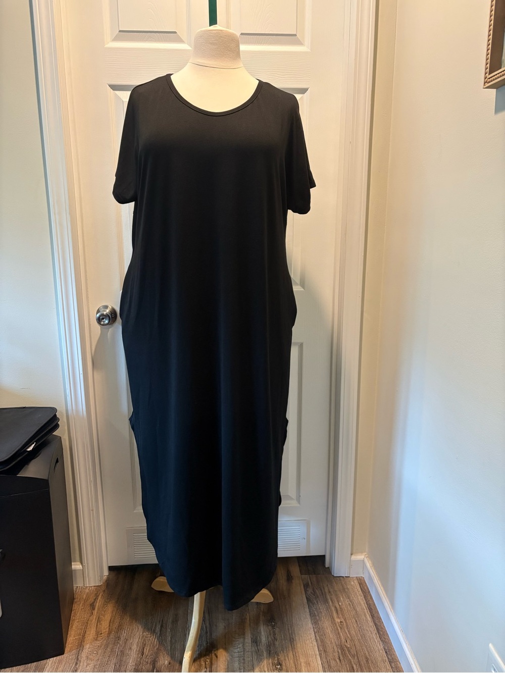 Women’s Black Short-Sleeve Maxi Dress - Classic Everyday Style w/ pockets